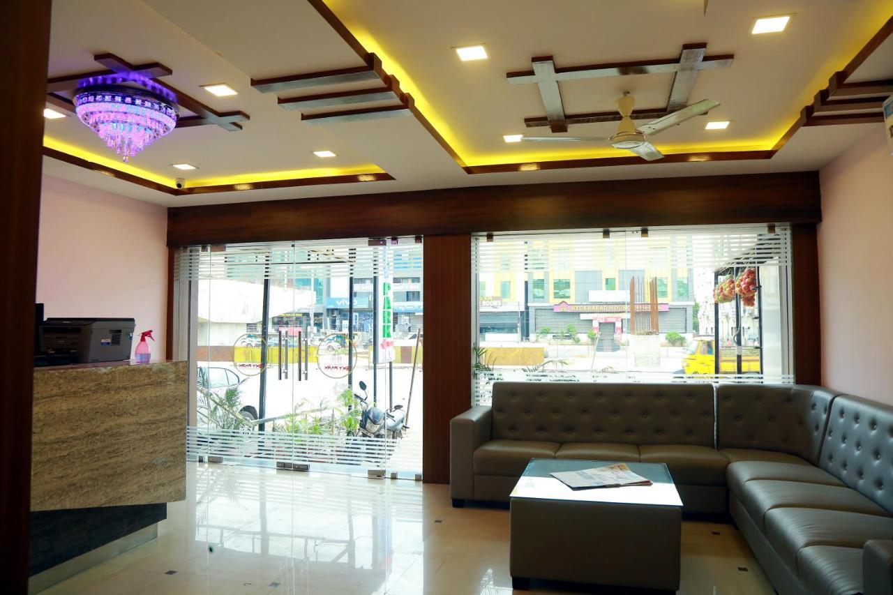 Hotel Sky Park Shamshabad Exteriér fotografie