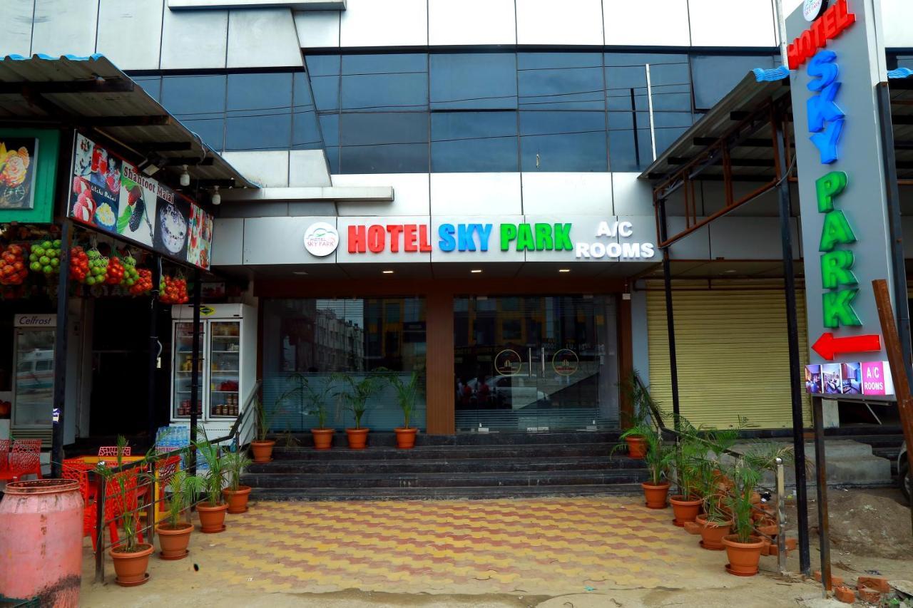 Hotel Sky Park Shamshabad Exteriér fotografie