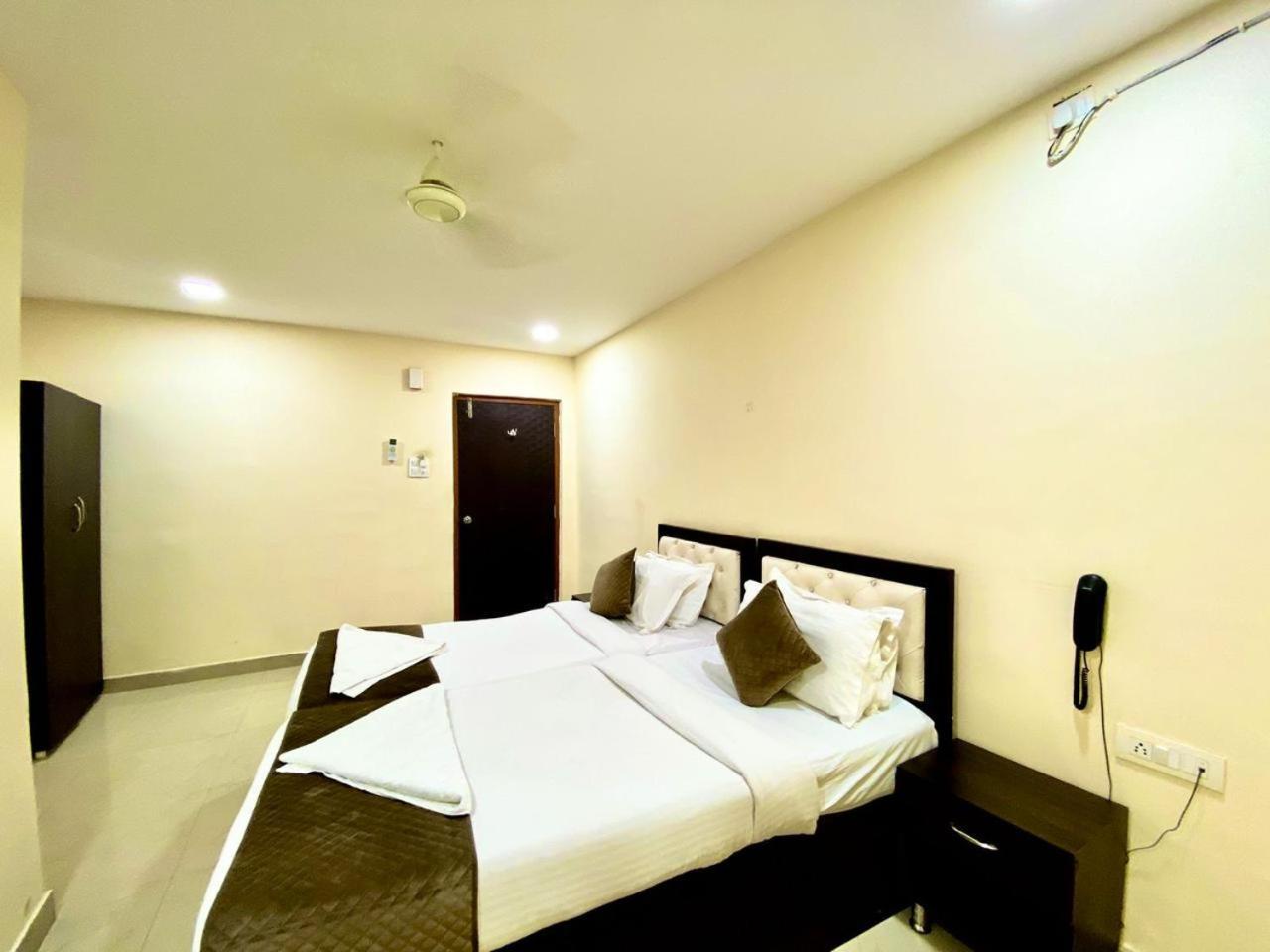 Hotel Sky Park Shamshabad Exteriér fotografie